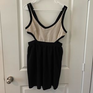Ali & Kris cutout color lock black and cream mini dress, size L